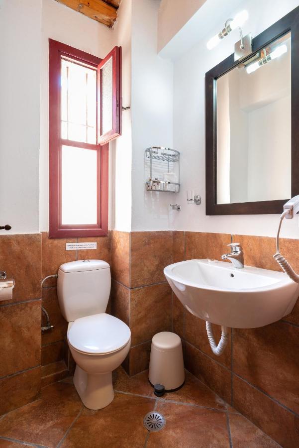 Lively Lofts By The Varos Residences Bagian luar foto