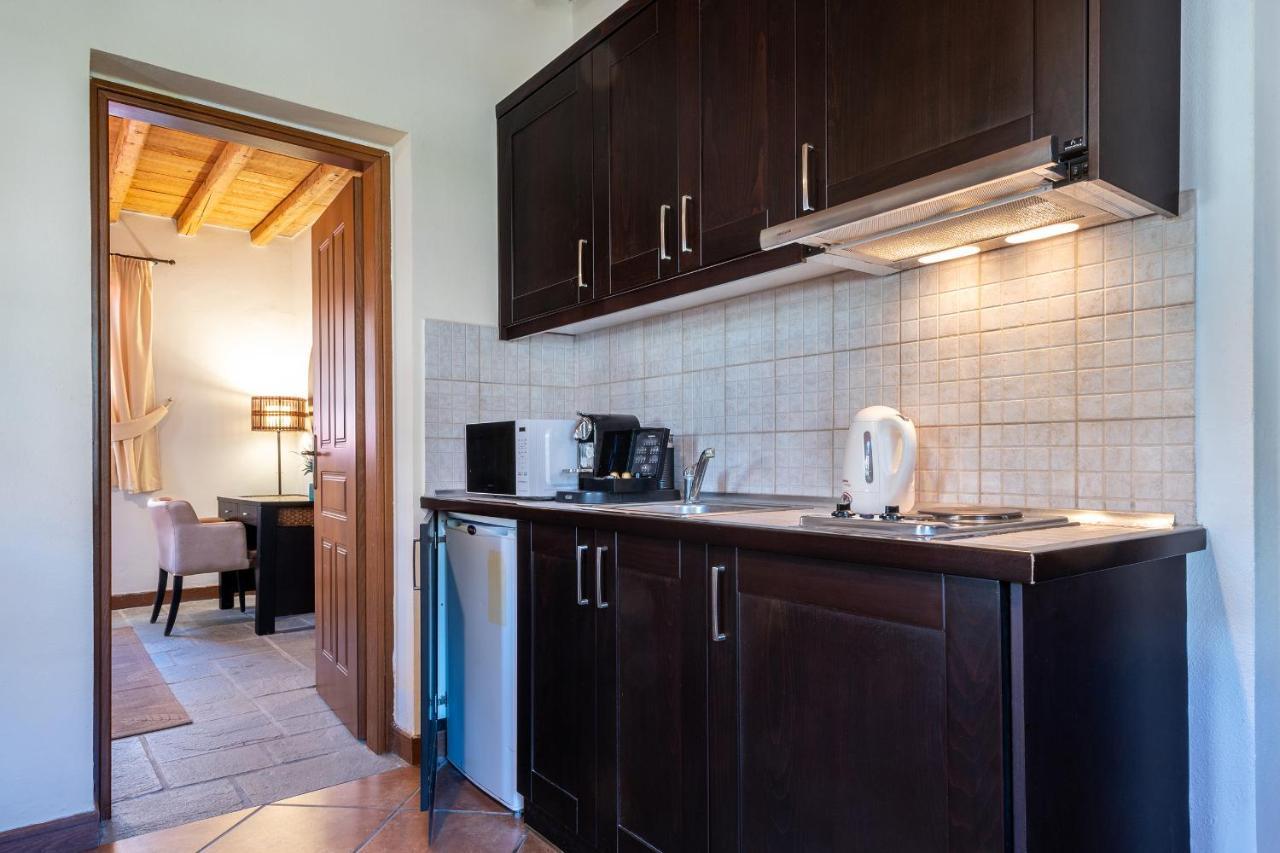 Lively Lofts By The Varos Residences Bagian luar foto